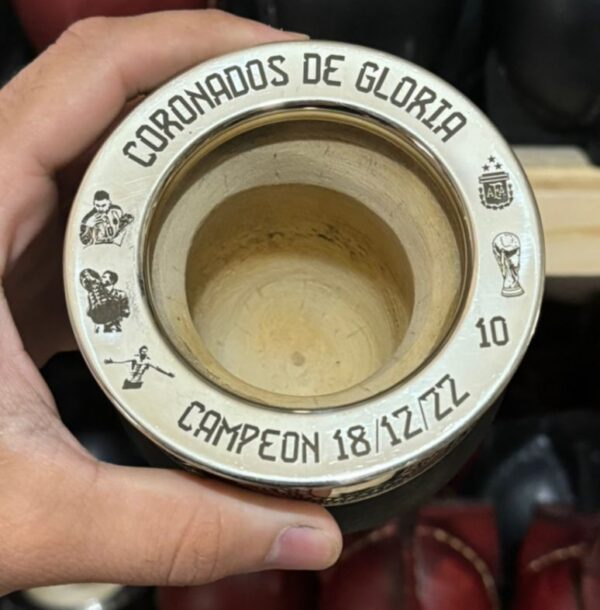 Mate Imperial de cuero y alpaca + caja presentación premium + bombilla acero con dije - Imagen 2