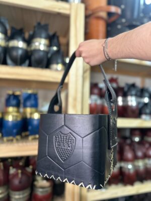 CANASTAS DE CUERO CON ESCUDO DE FUTBOL COLOR NEGRO