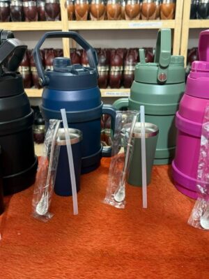 COMBO BOTELLON/TERMO TERERE DE 1.5L COLORES SURTIDOS