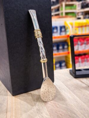 BOMBILLON RECTO PREMIUM PICO DE ALPACA / CAÑO CINCELADO / DOBLE DIJE DE BRONCE / PALA ANCHA GRANDE CUCHARA