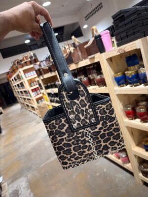 canasta de cuerina ANIMAL PRINT / con division en el medio